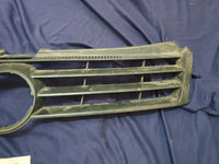 Volkswagen Polo Radiator Grille - Wear and Tear, Crack, Missing piece of broken frame