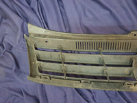 Volkswagen Polo Radiator Grille - Wear and Tear, Crack, Missing piece of broken frame