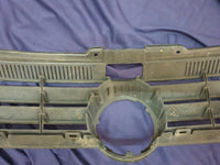 Volkswagen Polo Radiator Grille - Wear and Tear, Crack, Missing piece of broken frame