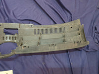 Volkswagen Polo Radiator Grille - Wear and Tear, Crack, Missing piece of broken frame