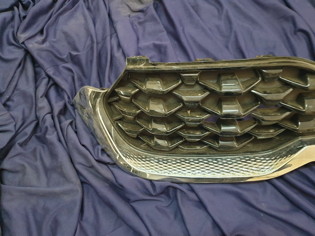 KIA Sonet Radiator Grille - Light Wear and Tear
