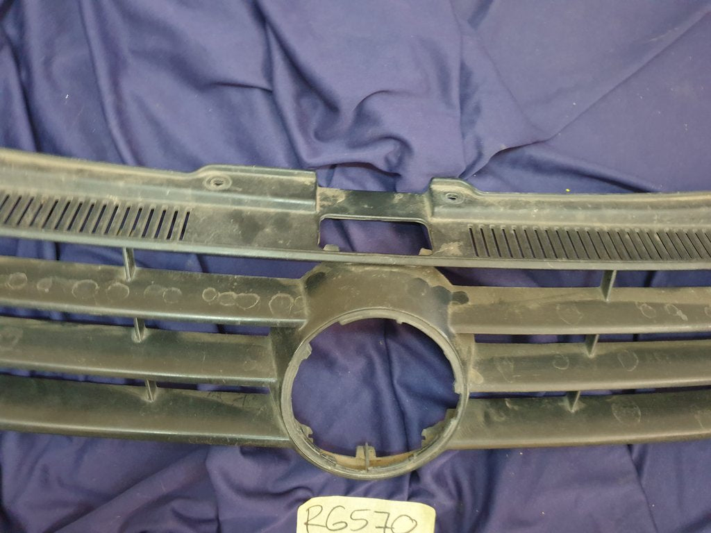 Volkswagen Polo Radiator Grille - Wear and Tear