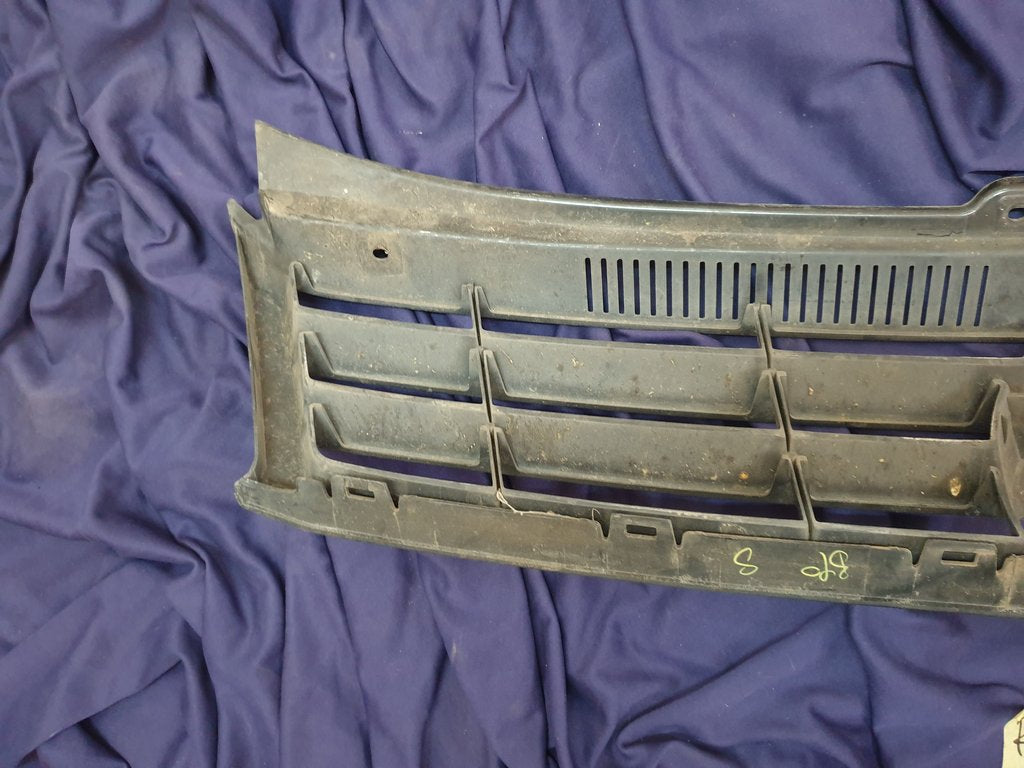 Volkswagen Polo Radiator Grille - Wear and Tear