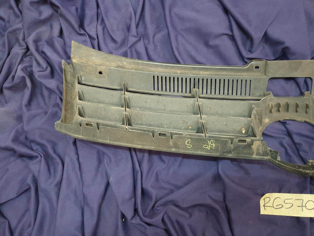 Volkswagen Polo Radiator Grille - Wear and Tear