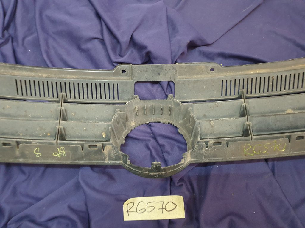 Volkswagen Polo Radiator Grille - Wear and Tear