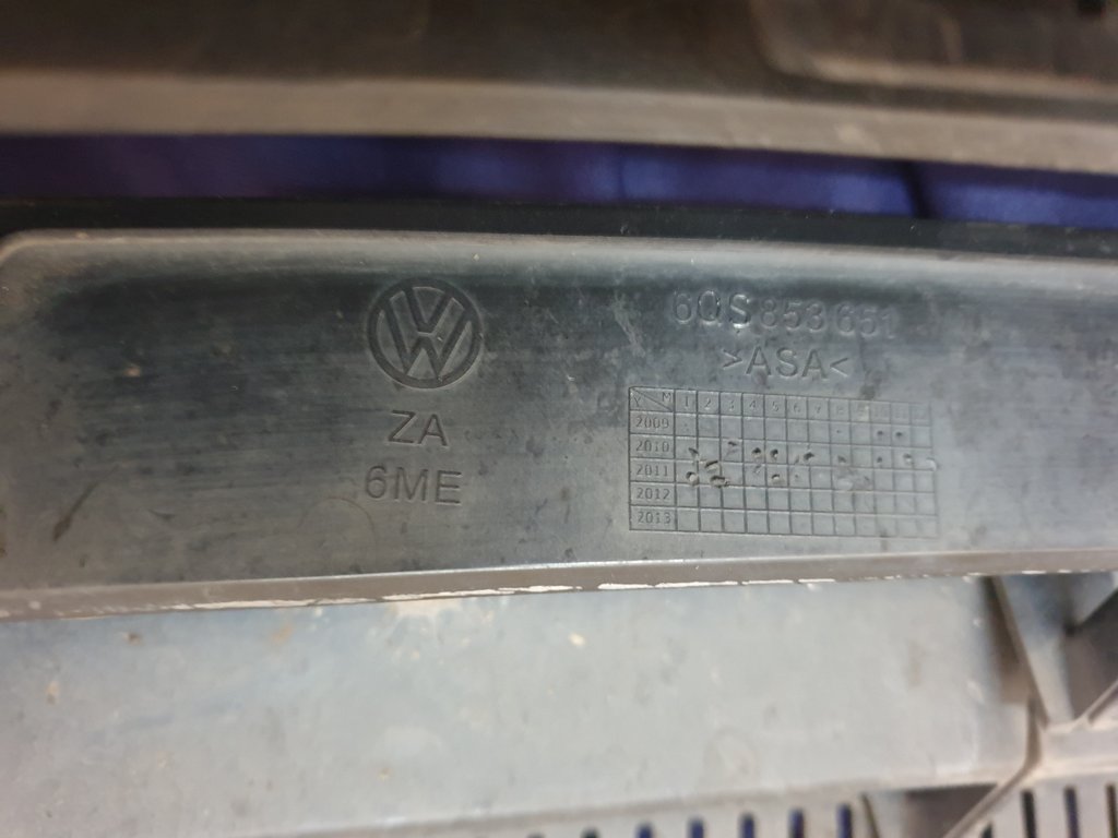 Volkswagen Polo Radiator Grille - Wear and Tear