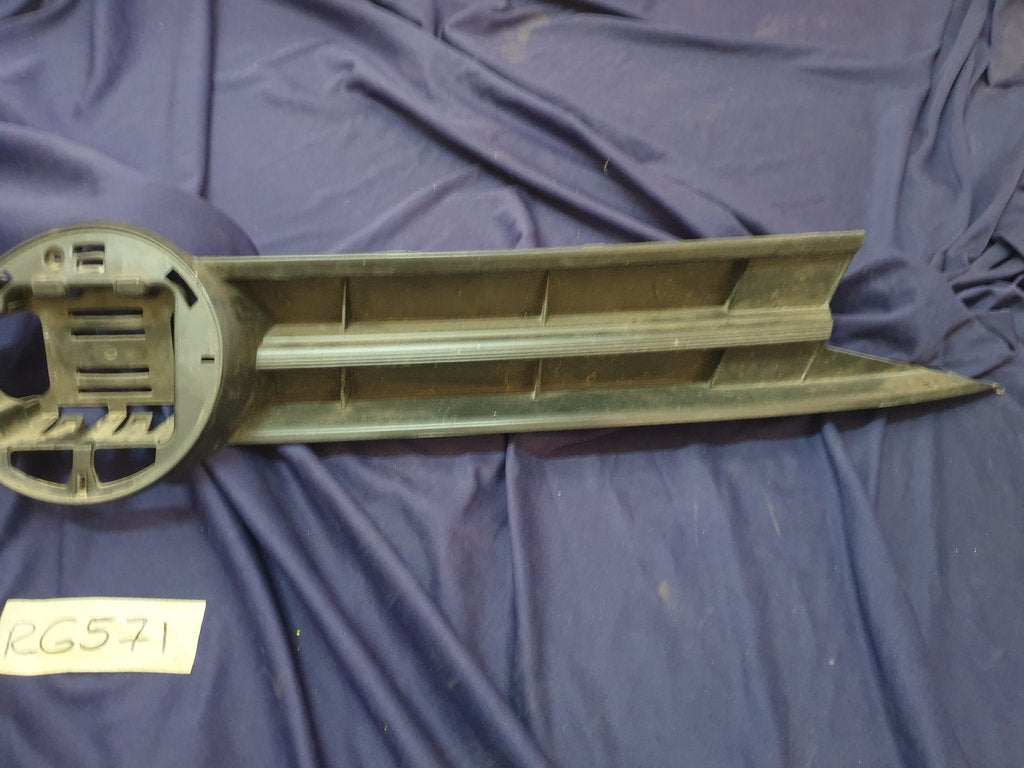 Volkswagen Polo MK6 Radiator Grille - Wear and Tear
