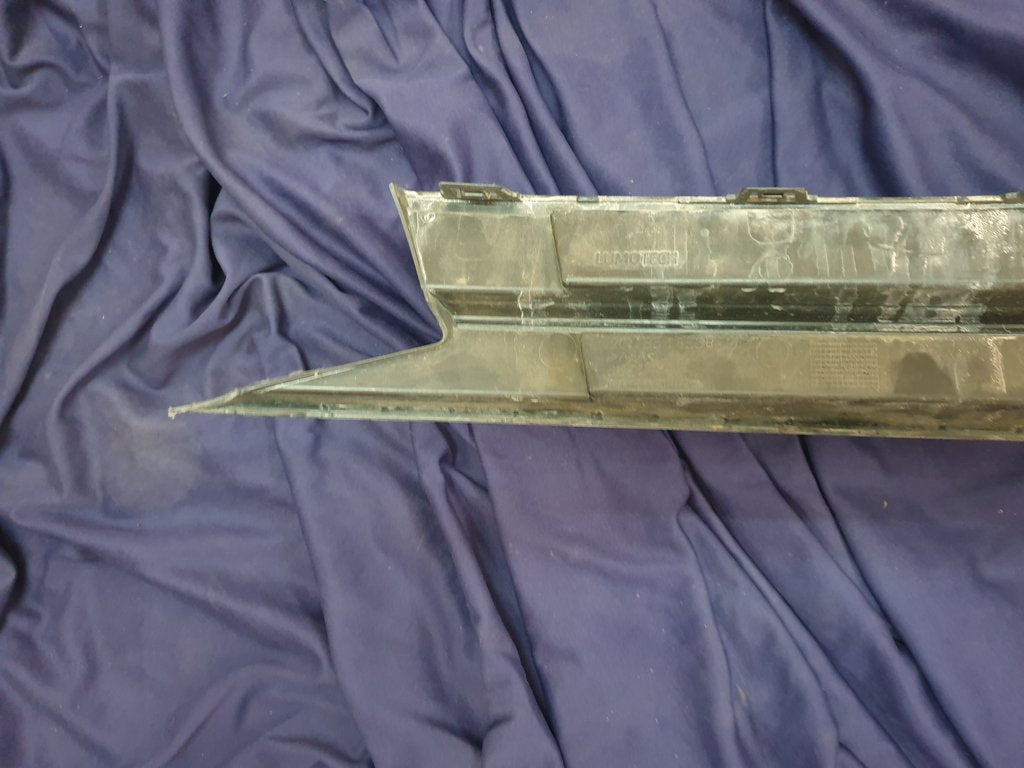 Volkswagen Polo MK6 Radiator Grille - Wear and Tear