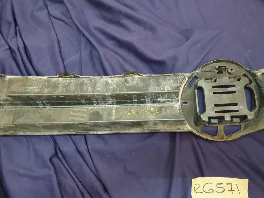 Volkswagen Polo MK6 Radiator Grille - Wear and Tear