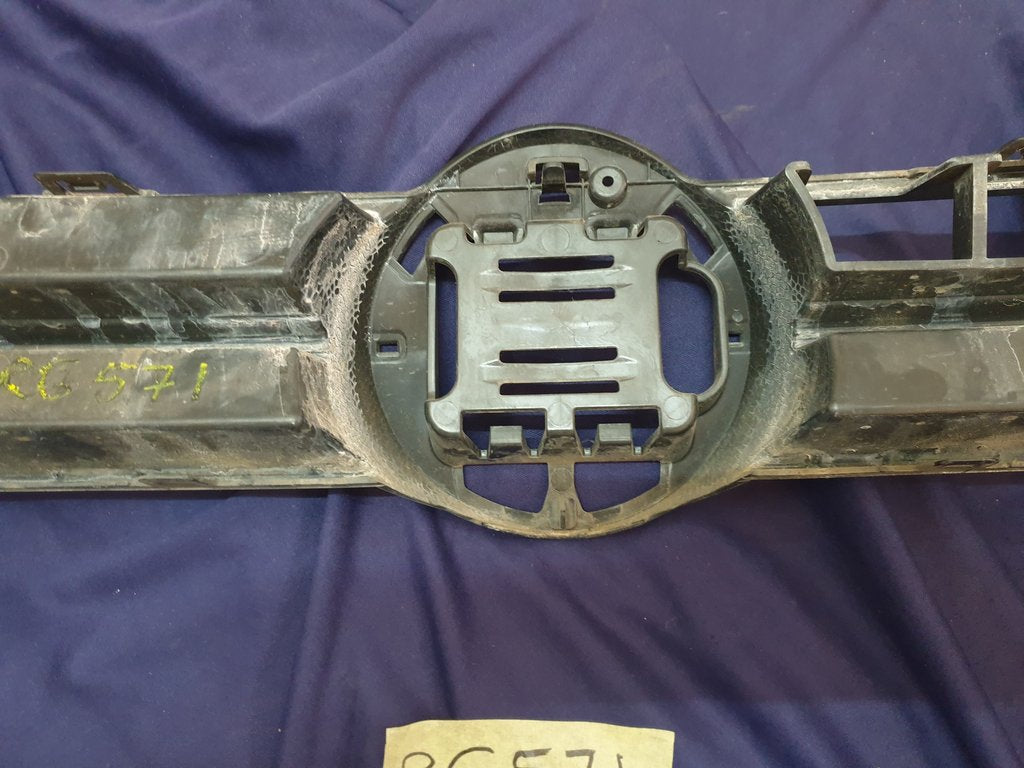 Volkswagen Polo MK6 Radiator Grille - Wear and Tear