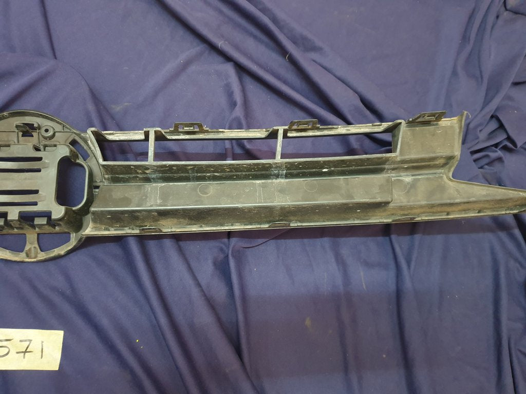 Volkswagen Polo MK6 Radiator Grille - Wear and Tear