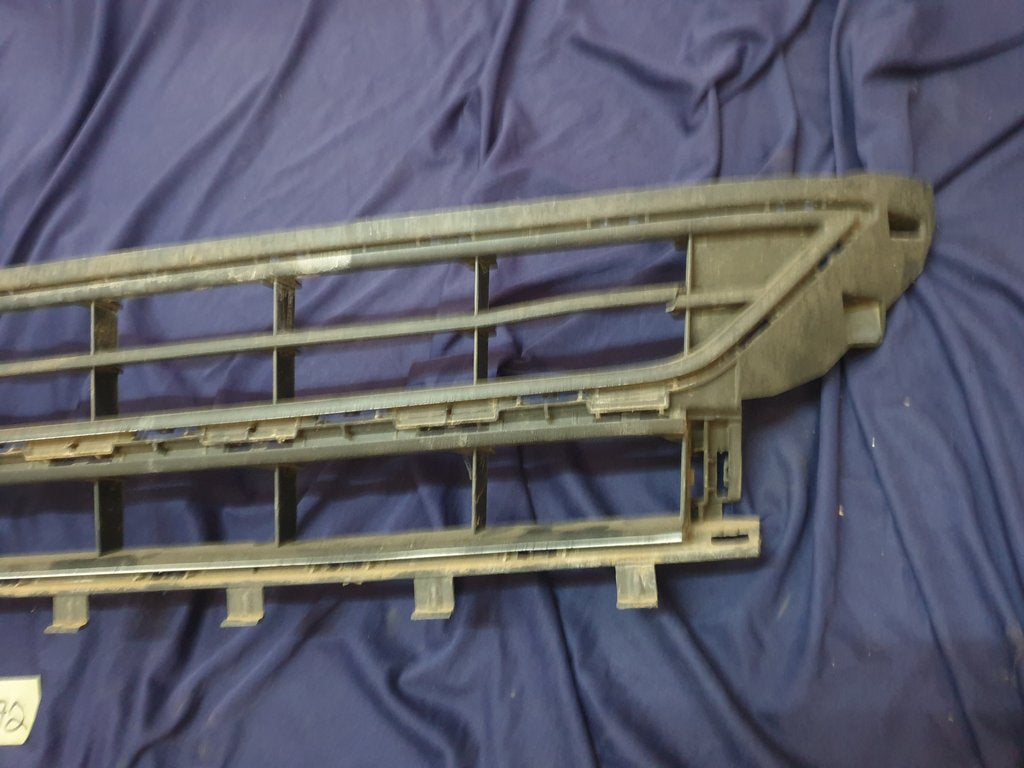 Volkswagen Polo Front Lower Center Radiator Grille
