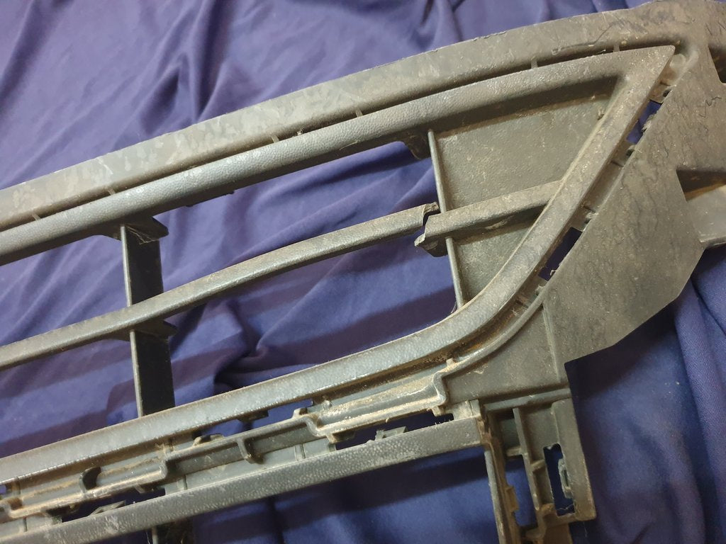 Volkswagen Polo Front Lower Center Radiator Grille