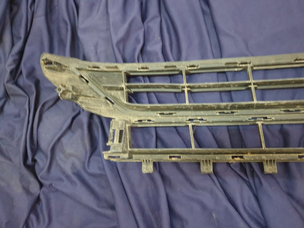 Volkswagen Polo Front Lower Center Radiator Grille