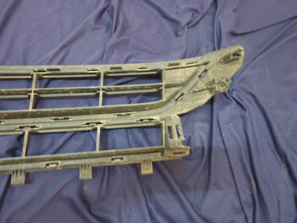 Volkswagen Polo Front Lower Center Radiator Grille