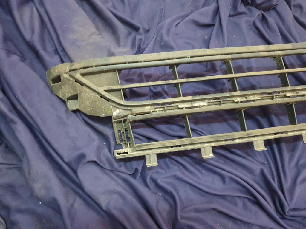 Volkswagen Polo Front Lower Center Radiator Grille