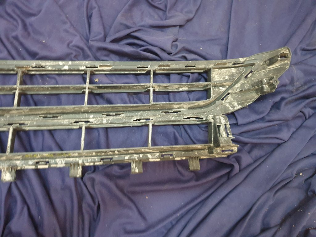 Volkswagen Polo Front Lower Center Radiator Grille