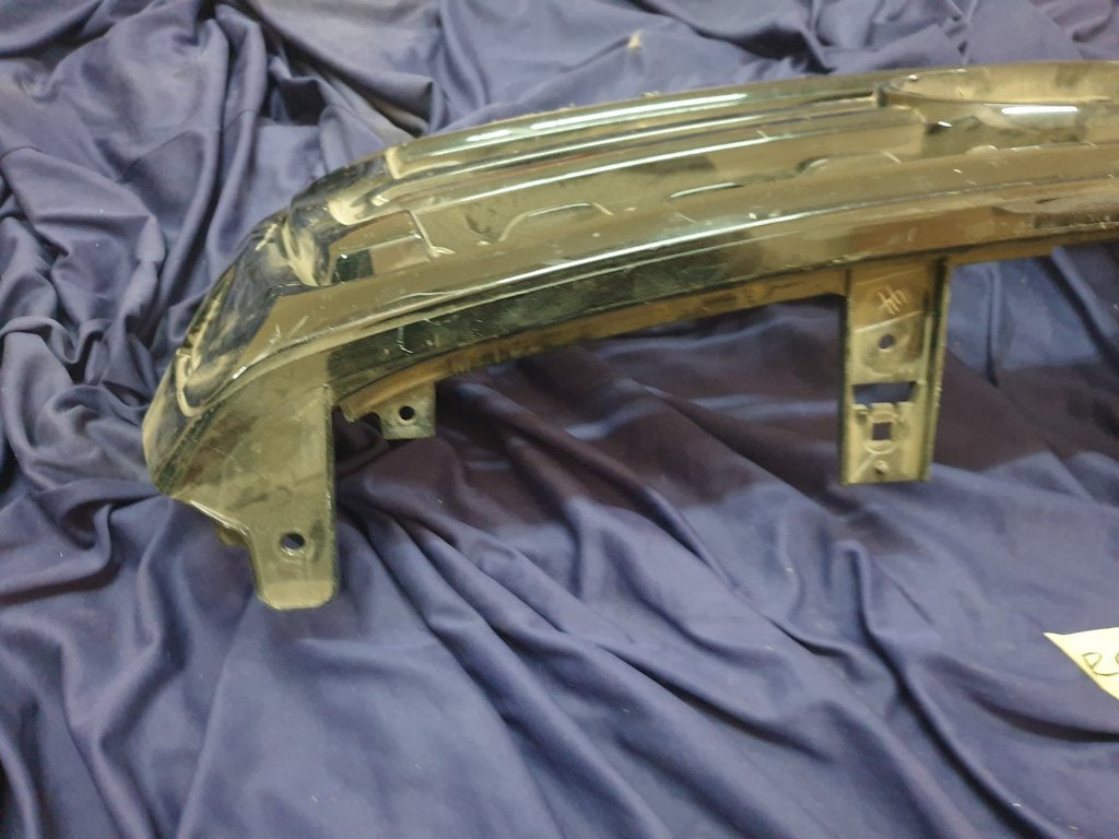 Toyota Hilux Radiator Grille - Wear and Tear, Scratches