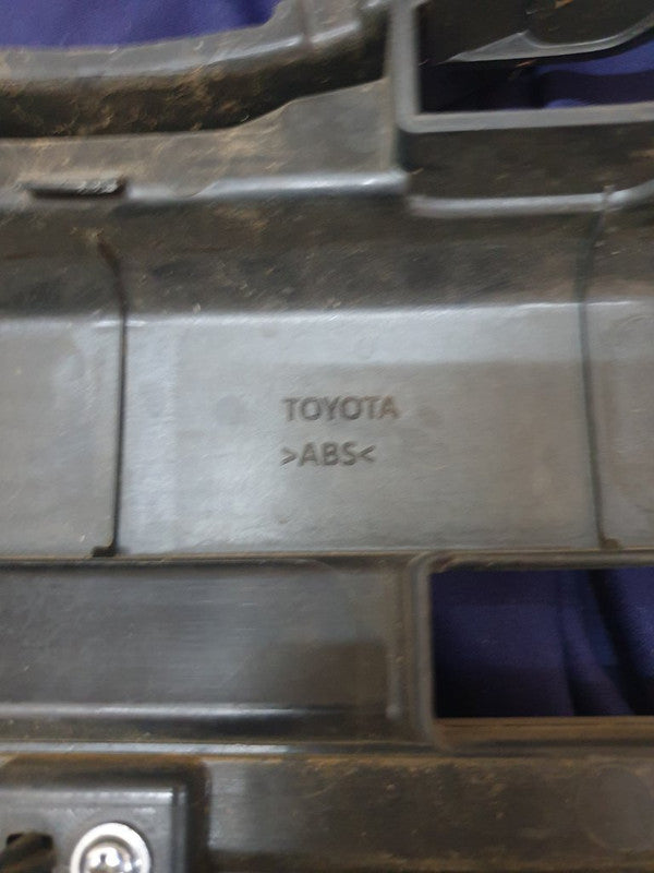 Toyota Hilux Radiator Grille - Wear and Tear, Scratches