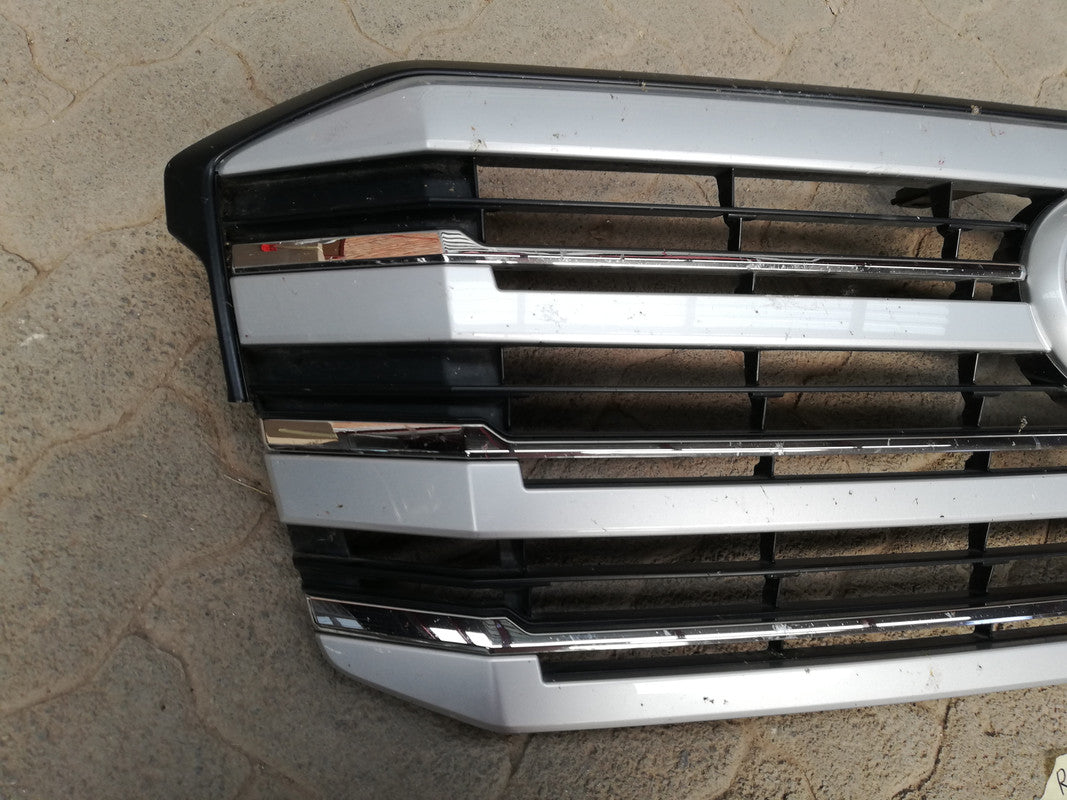 Toyota Land Cruiser 300 2023 Radiator Grille