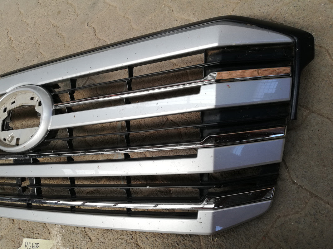 Toyota Land Cruiser 300 2023 Radiator Grille