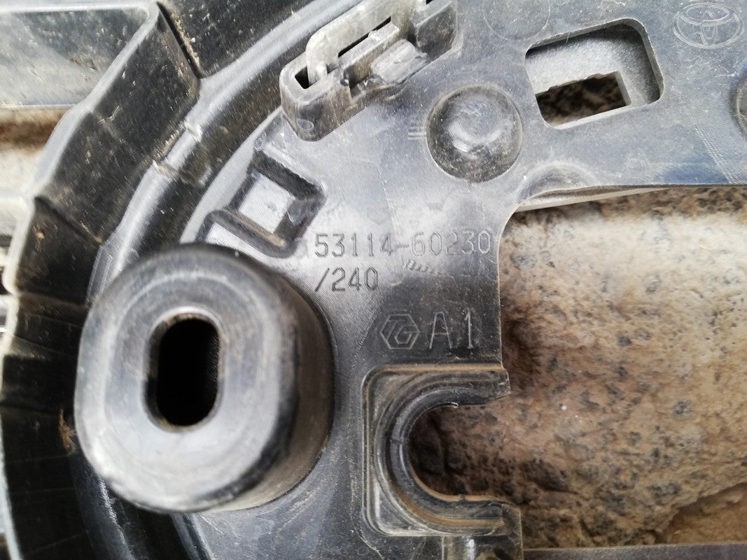 Toyota Land Cruiser 300 2023 Radiator Grille