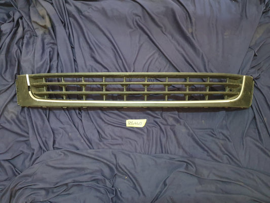 Volkswagen Amarok Front Bumper Lower Grille - Chrome broken, Frame cracked