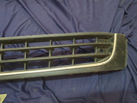 Volkswagen Amarok Front Bumper Lower Grille - Chrome broken, Frame cracked