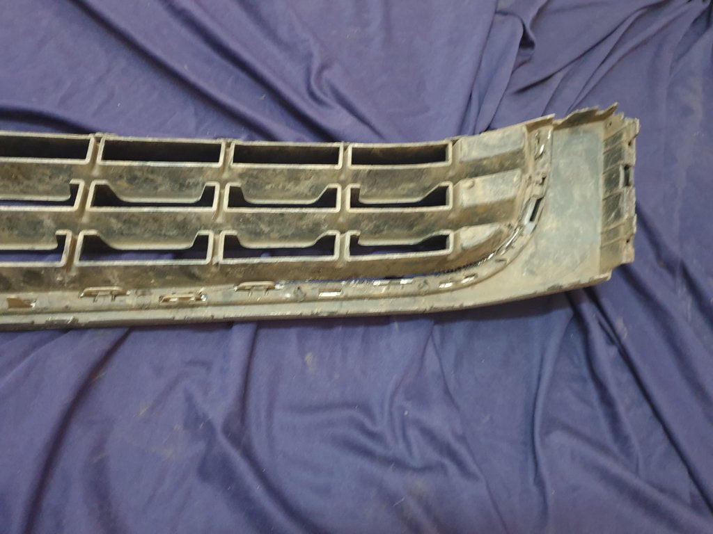 Volkswagen Amarok Front Bumper Lower Grille - Chrome broken, Frame cracked