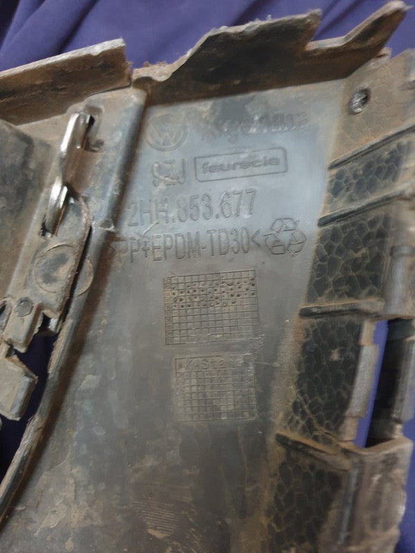 Volkswagen Amarok Front Bumper Lower Grille - Chrome broken, Frame cracked