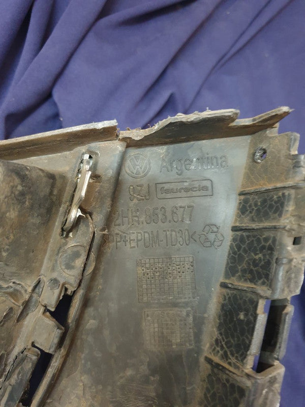 Volkswagen Amarok Front Bumper Lower Grille - Chrome broken, Frame cracked