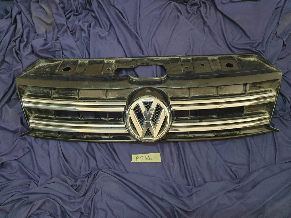 Volkswagen Amarok Radiator Grille - Wear and Tear