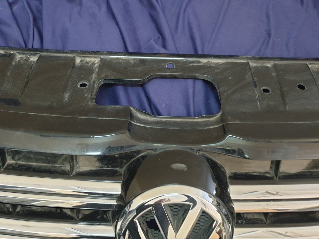 Volkswagen Amarok Radiator Grille - Wear and Tear