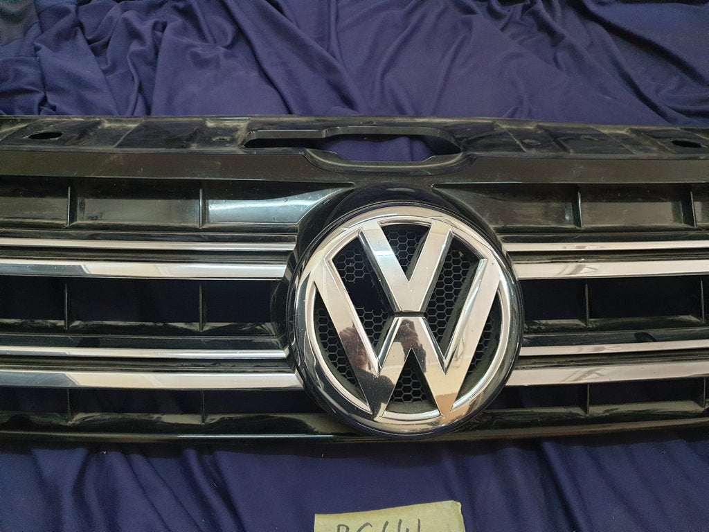 Volkswagen Amarok Radiator Grille - Wear and Tear