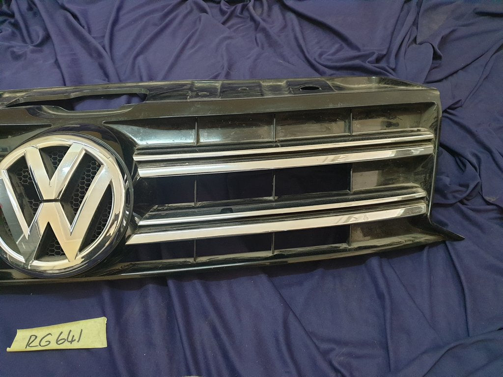 Volkswagen Amarok Radiator Grille - Wear and Tear