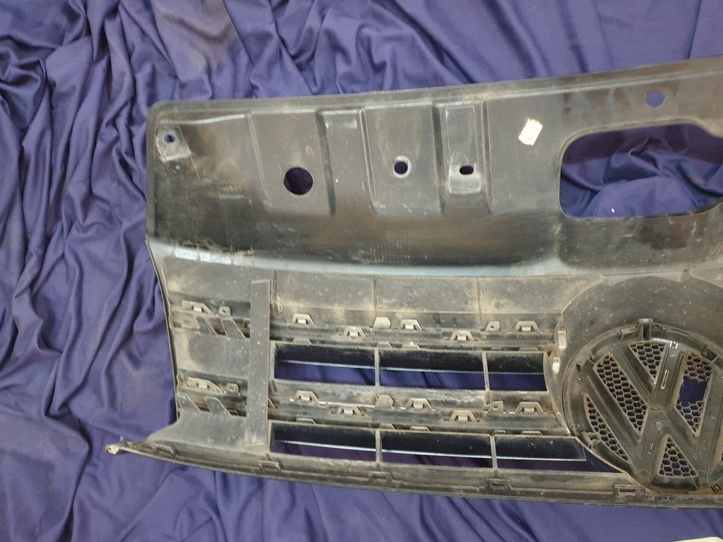 Volkswagen Amarok Radiator Grille - Wear and Tear