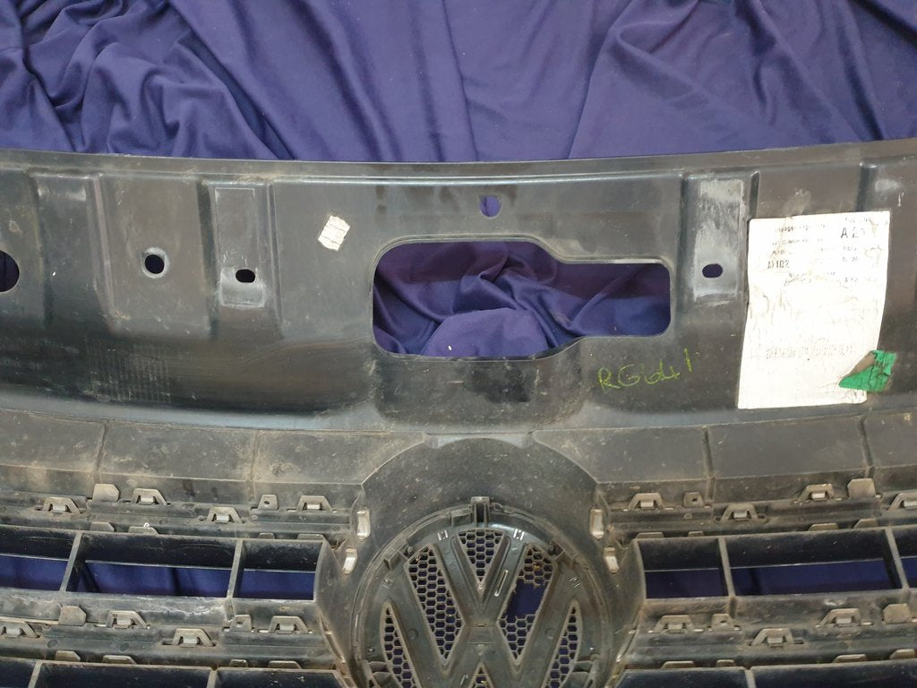 Volkswagen Amarok Radiator Grille - Wear and Tear