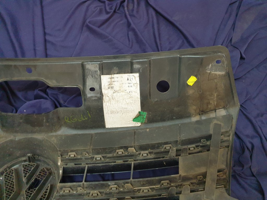 Volkswagen Amarok Radiator Grille - Wear and Tear