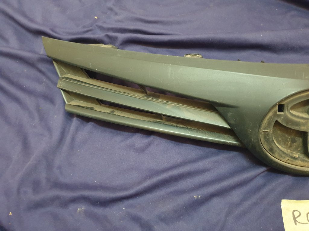 Toyota Corolla Radiator Grille - Wear and Tear