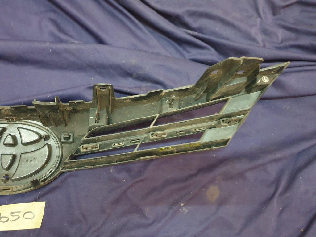 Toyota Corolla Radiator Grille - Wear and Tear