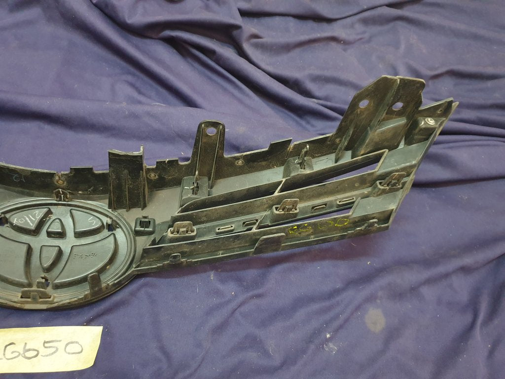 Toyota Corolla Radiator Grille - Wear and Tear