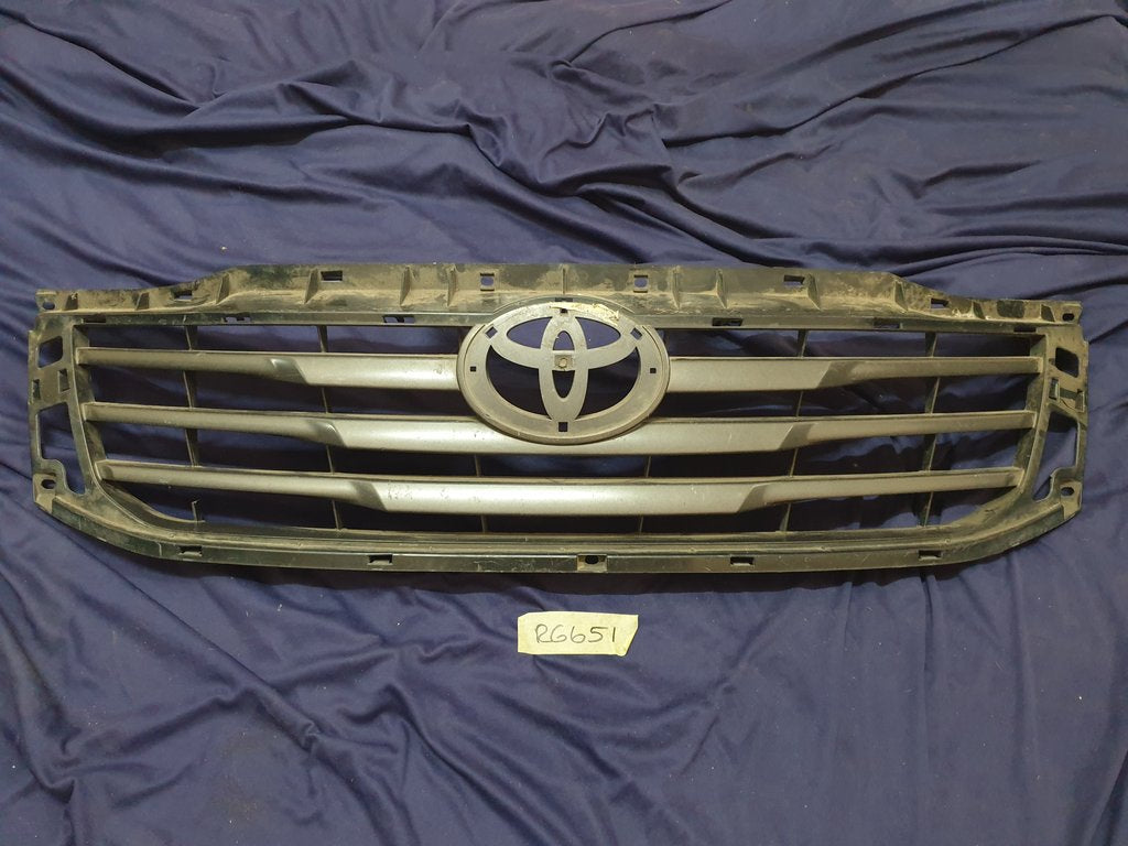 Toyota Hilux Radiator Grille - Wear and Tear
