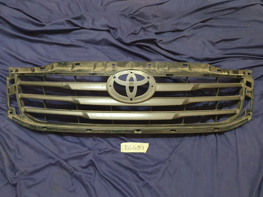 Toyota Hilux Radiator Grille - Wear and Tear