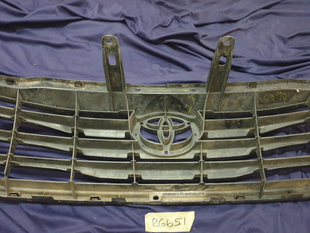 Toyota Hilux Radiator Grille - Wear and Tear