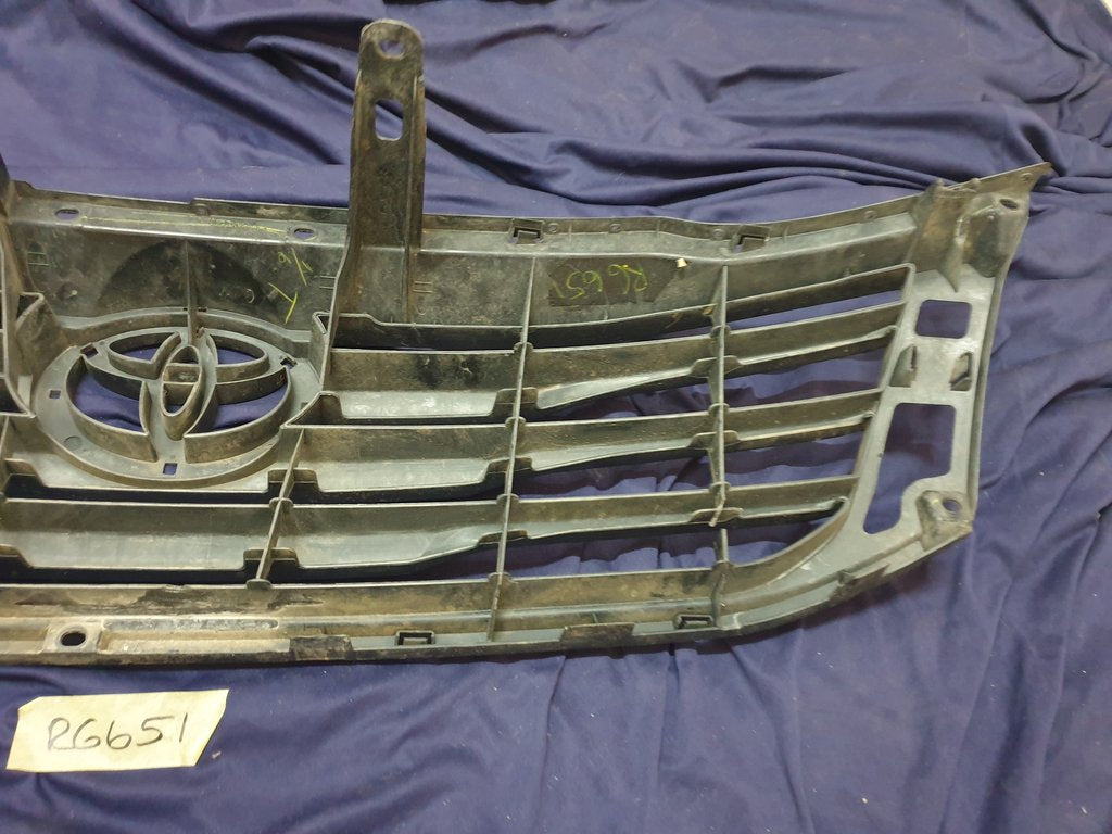 Toyota Hilux Radiator Grille - Wear and Tear