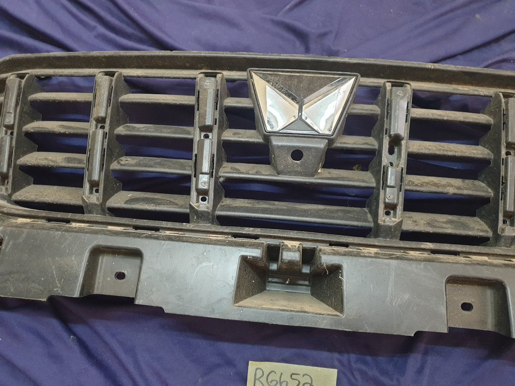Mahindra Scorpio Radiator Grille - Wear and Tear Crack
