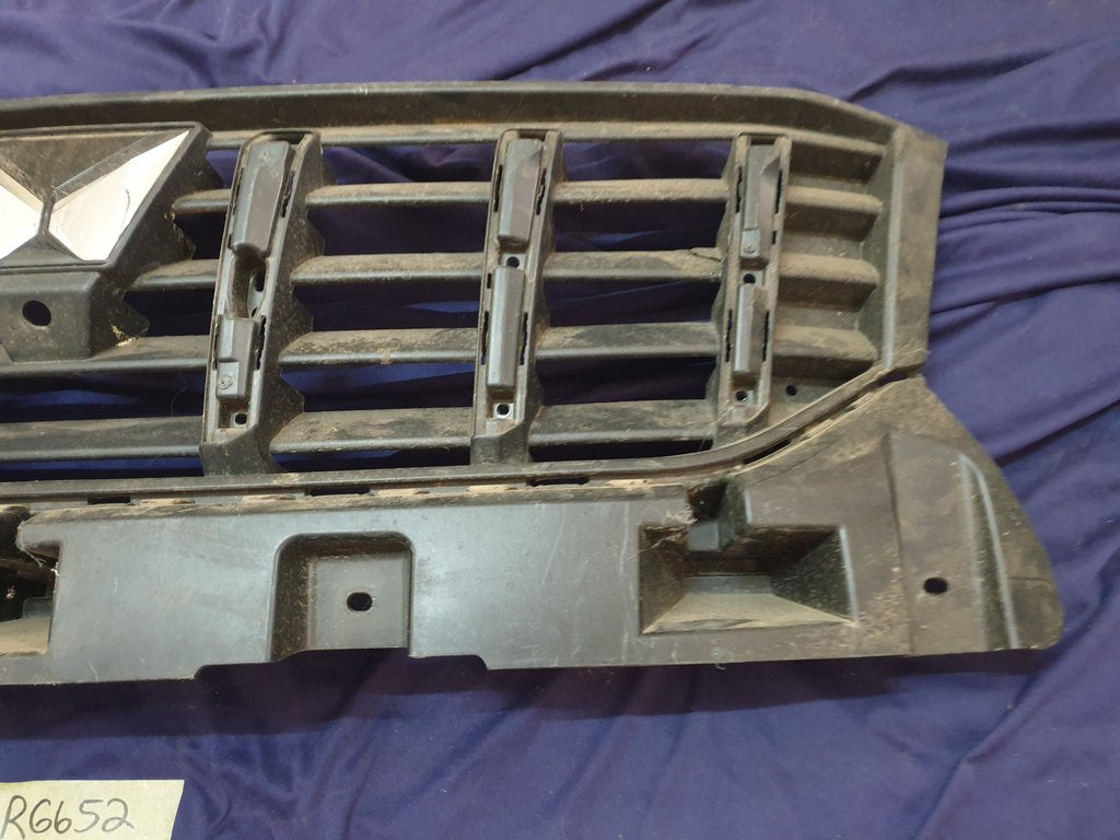 Mahindra Scorpio Radiator Grille - Wear and Tear Crack