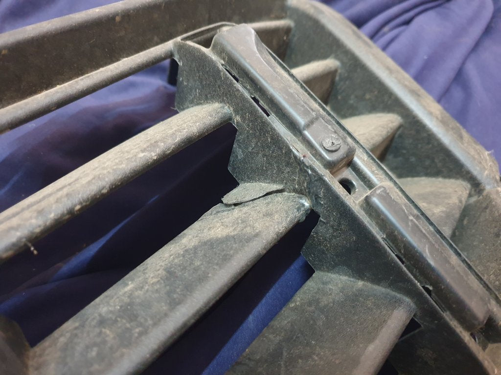 Mahindra Scorpio Radiator Grille - Wear and Tear Crack
