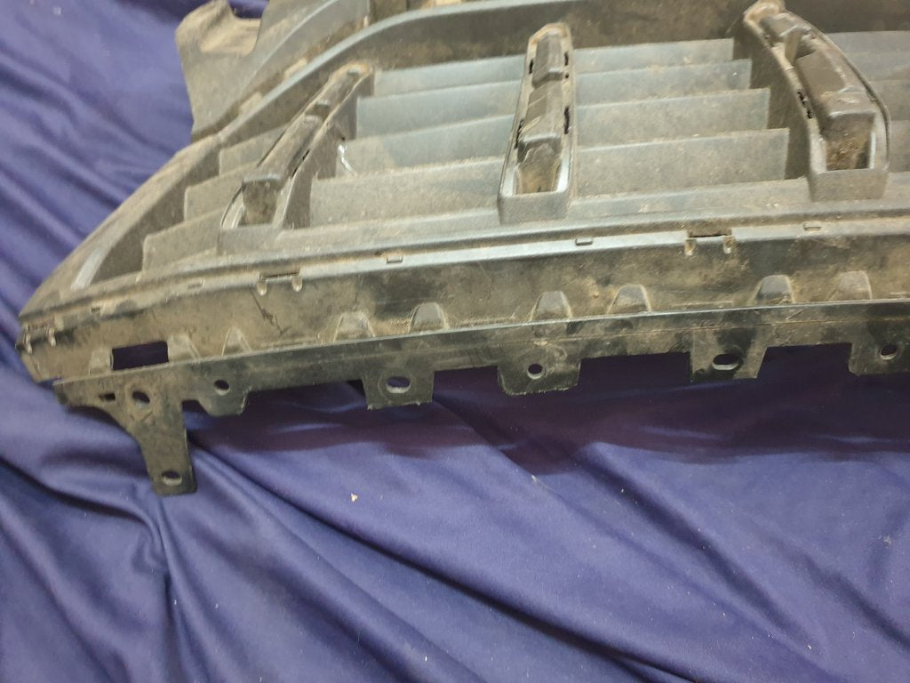 Mahindra Scorpio Radiator Grille - Wear and Tear Crack