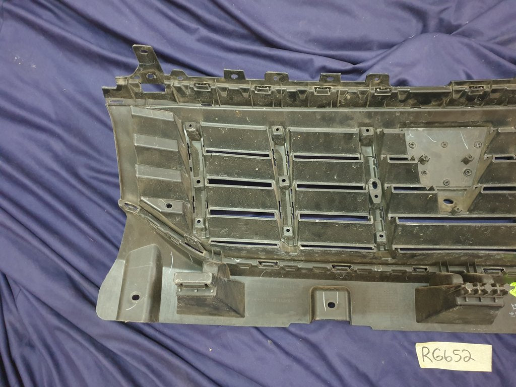 Mahindra Scorpio Radiator Grille - Wear and Tear Crack